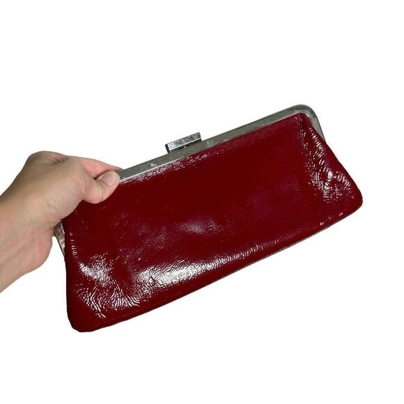 HOBO international red crinkle patent leather large kisslock clutch wallet - Picture 6 of 11